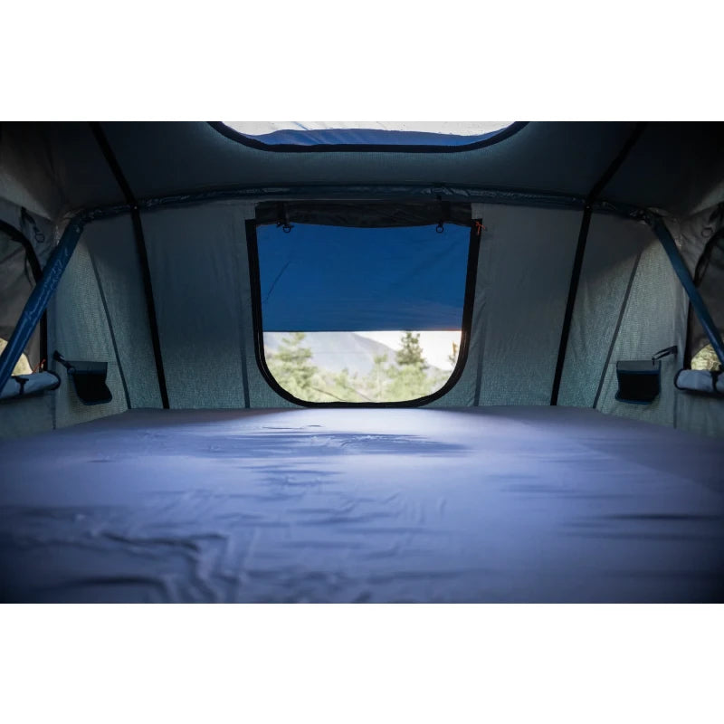 ROAMTheVagabondXLRooftopTentInterior2